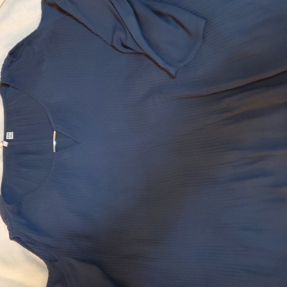 Est.. 1946 dark blue blouse